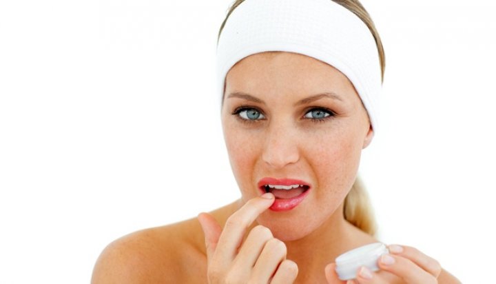 4 Cara Perawatan Bibir mulai Lulur, Pijat hingga Masker Bibir
