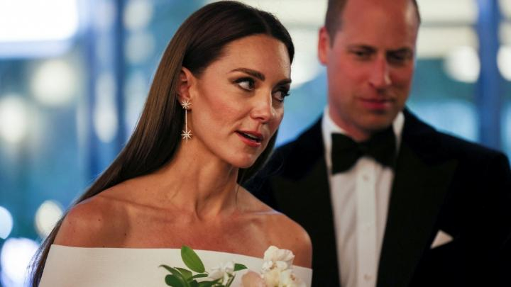 Kate Middleton Elegan Bergaun Putih Rayakan 70 Tahun Ratu Elizabeth Bertakhta
